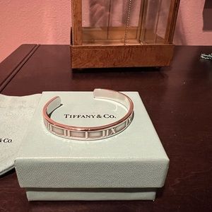 Tiffany silver vintage atlas cuff with box and pouch